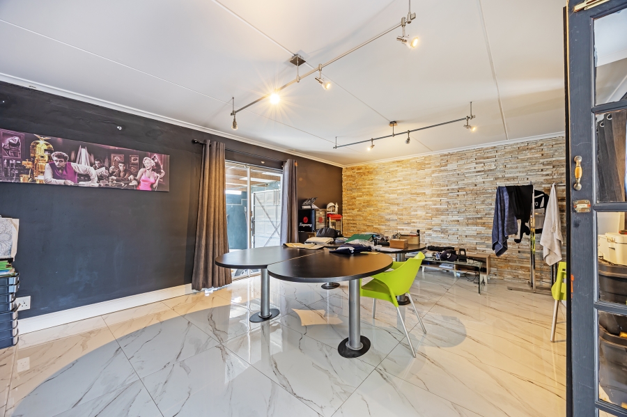 5 Bedroom Property for Sale in Haasendal Western Cape